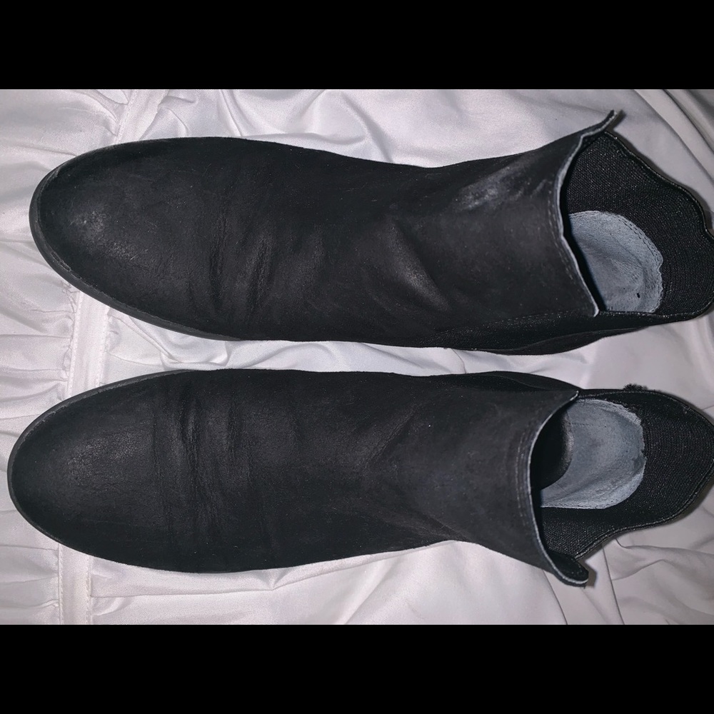 Black Franco Sarto booties// 9.5